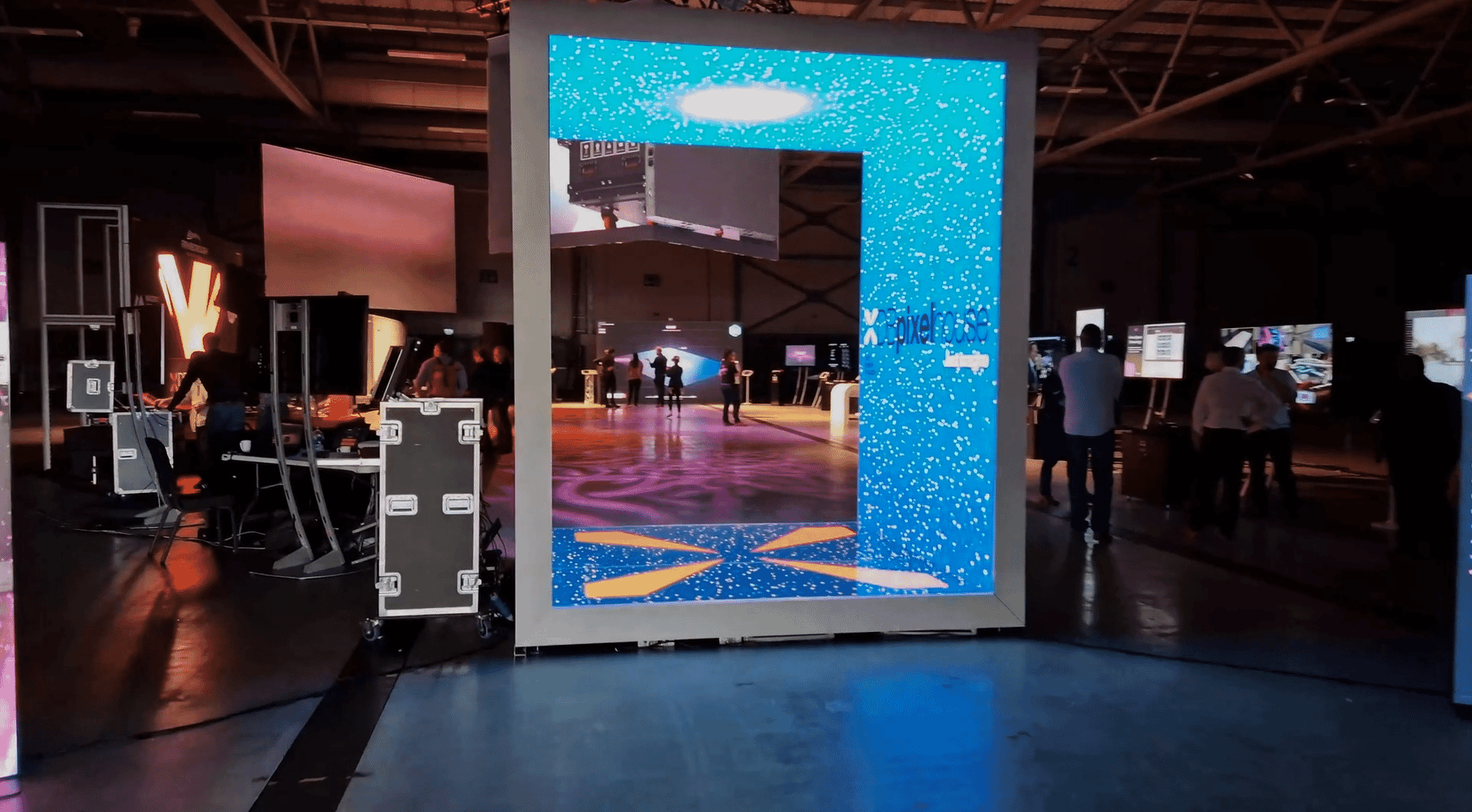 Square Cube Screen